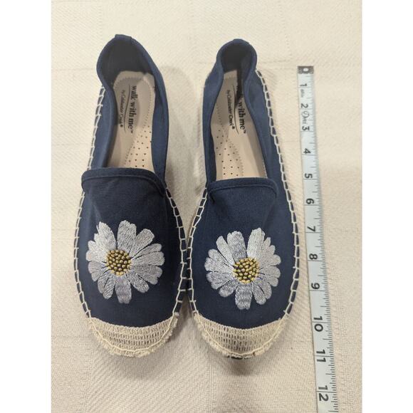Blue canvas espadrilles w/daisy embroidery Walk With Me by Coldwater Creek 8 - Picture 1 of 8